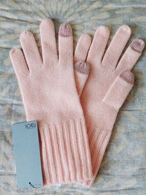Nordstrom Rack Pale Pink  Cashmere Gloves